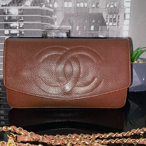 SOLDAuthentic CHANEL CC Logo Caviar Leather Purse Wallet - Picture 6 of 17